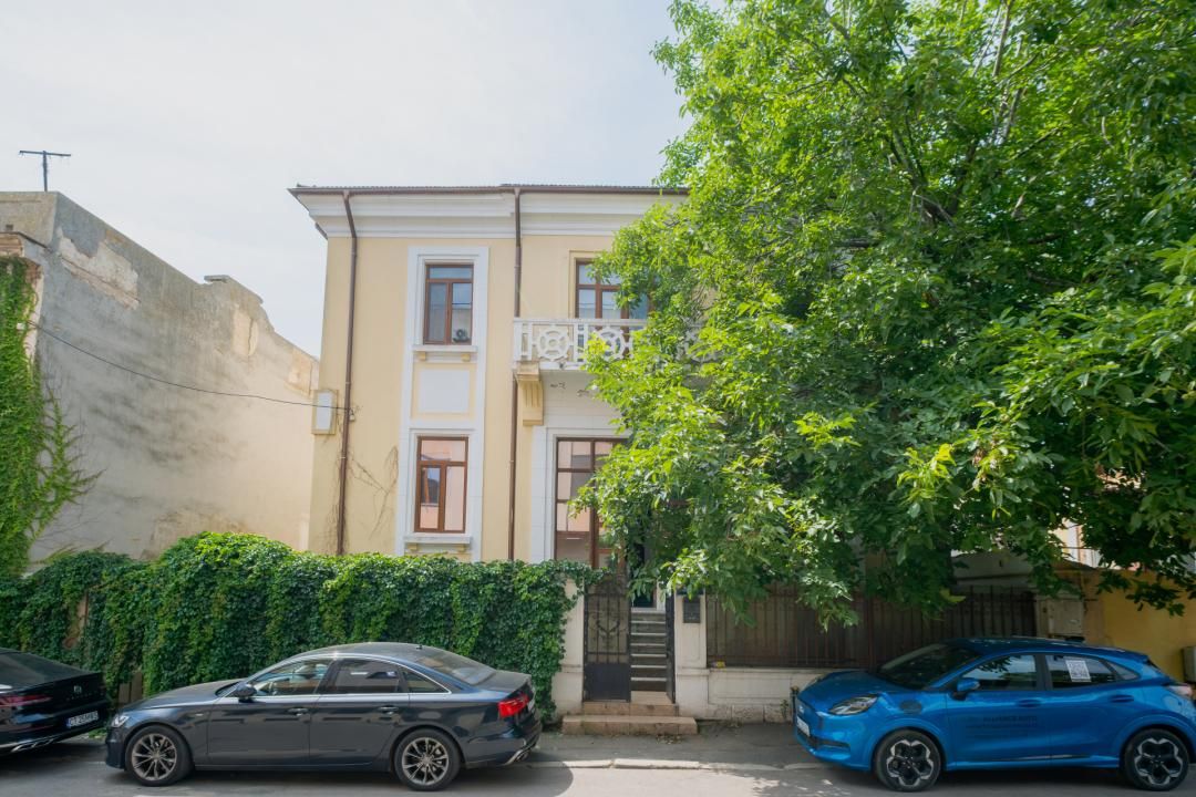 Una dintre puținele clădiri individuale cu curte proprie din Peninsula Constanța – fotografia 1 din 21