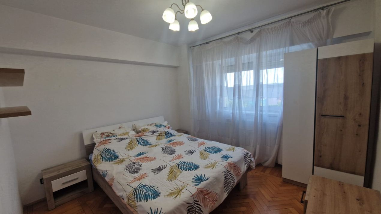 Apartament 3 camere, decomandat, 100mp, Calea Severinului zona Hotel Grim – fotografia 3 din 14