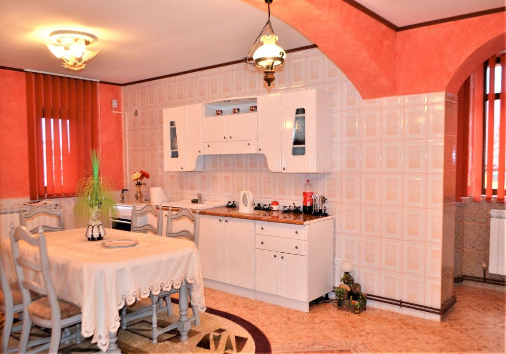 Vila spatioasa de vanzare in zona Kamsas – fotografia 19 din 34