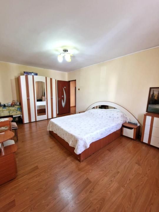 Apartament 3 camere de vânzare –Etaj 2, Micro 12 – fotografia 1 din 11