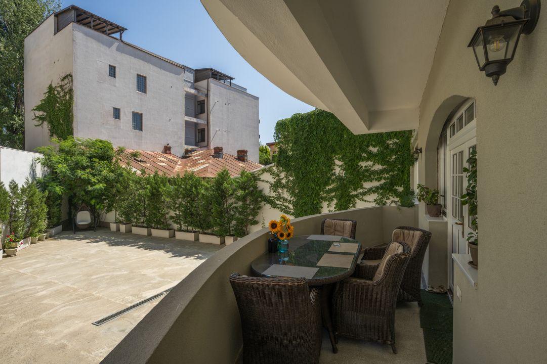 CAROL - EPISCOP CHESARIE, APARTAMENT 250 MP TOTAL, CURTE 250 MP! – fotografia 16 din 20