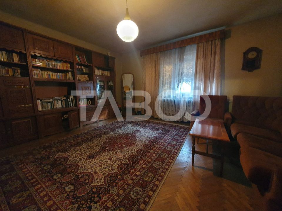 Casa 5 camere 374 mp utili + Anexa 75 mp in punctul 0 al Fagarasului – fotografia 4 din 12