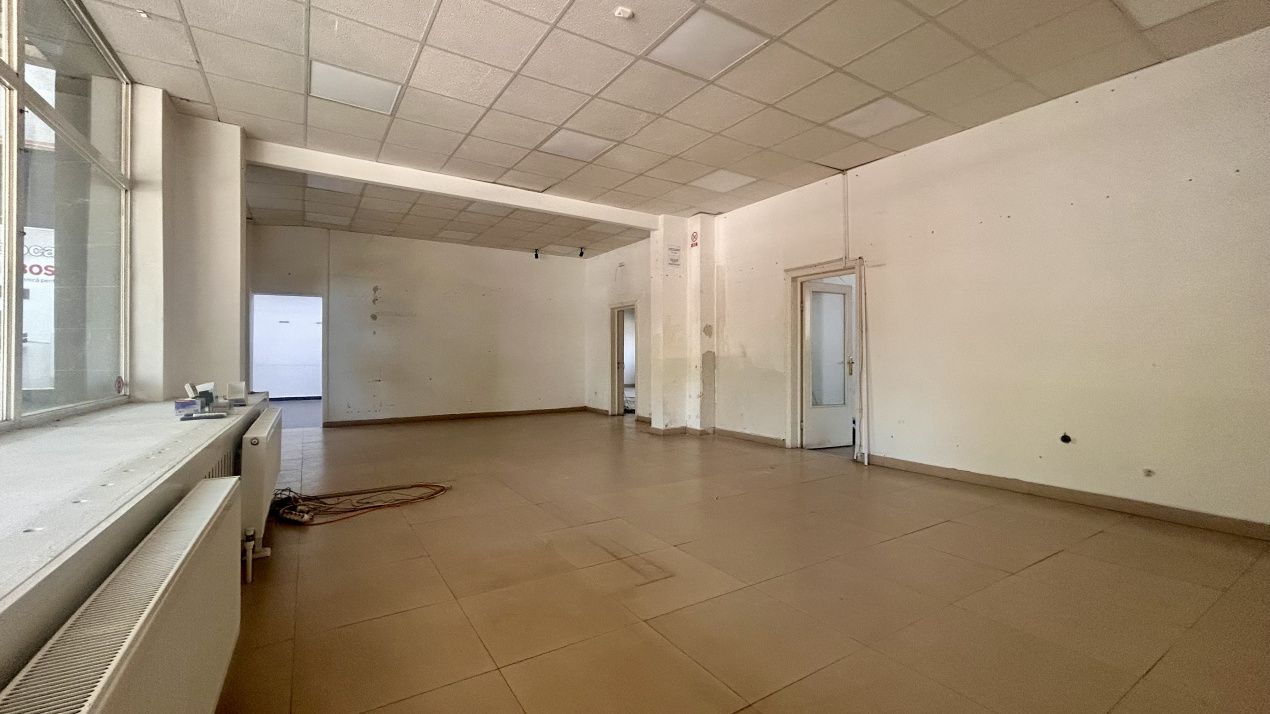 Spatiu comercial stradal vitrina 12 m  | Dezrobirii | 178.7 mp | 1.430 € – fotografia 8 din 8