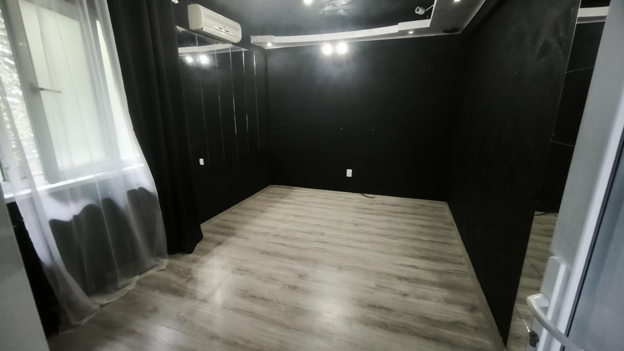 CENTRAL | Spatiu comercial | birou | salon infrumusetare – fotografia 5 din 7
