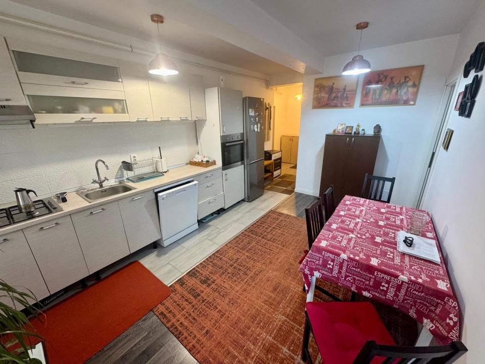 Apartament 3 camere, 50 mp, parter inalt, lift, parcare, zona Terra! – fotografia 2 din 8