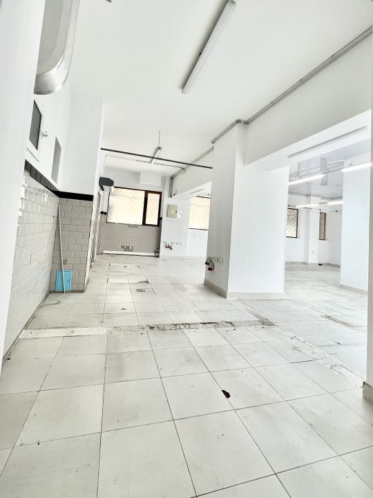 Spatiu comercial situat central, cu vitrina & vizibilitate. Ideal Investitie – fotografia 7 din 18