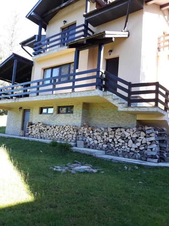 Casa de vacanta cu 5 camere de vanzare in Vartop - Arieseni, jud Bihor – fotografia 1 din 5