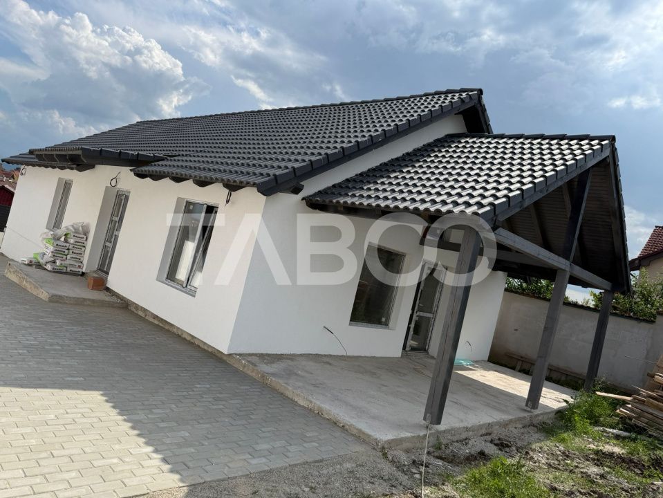Casa individuala cu 4 camere pe un singur nivel in Sura Mica – fotografia 1 din 7