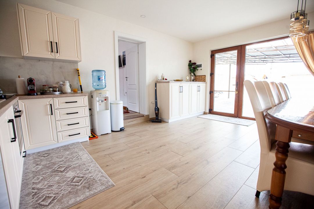 Casa Finisata 6 camere 681 mp.Teren Micesti Renovata Modern Curte Gard Utiliati – fotografia 40 din 68