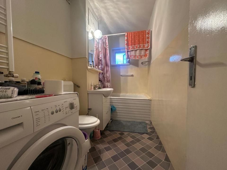 3 camere | etaj 2 | mobilat si utilat | 2 bai | zona excelenta | – fotografia 12 din 13