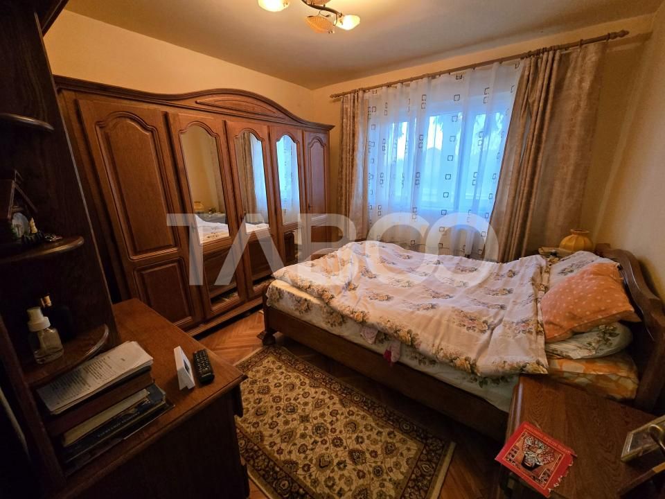 Apartament 3 camere decomandat 72 mpu 2 bai pivnita Vasile Aaron Sibiu – fotografia 3 din 12