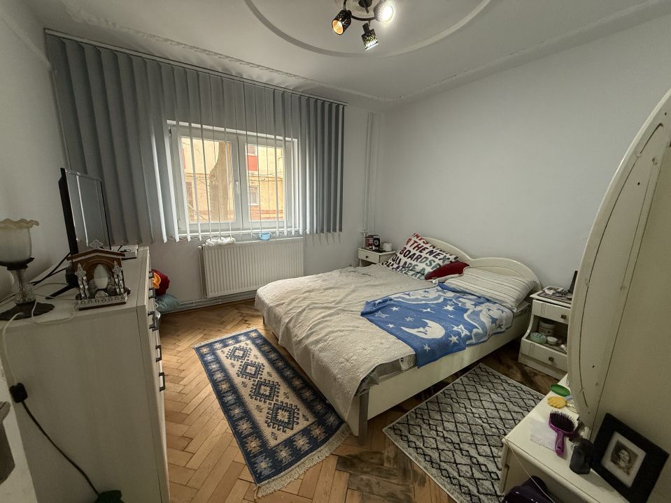 Apartament spatios, 3 camere, decomandat, 82 mp, parter - Lipovei – fotografia 2 din 7