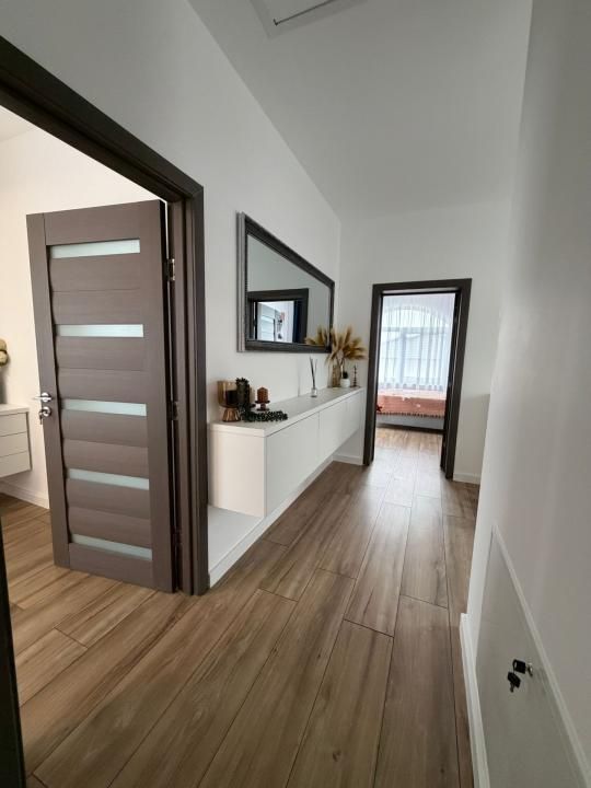 Casa individuala cu 5 camere mobilata utilata, 146 mp, teren 400 mp, Dezmir – fotografia 8 din 14