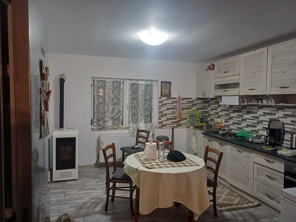 Vilă 4 camere cu garaj dublu, teren 500 mp, Albota – zonă centrală – fotografia 4 din 7