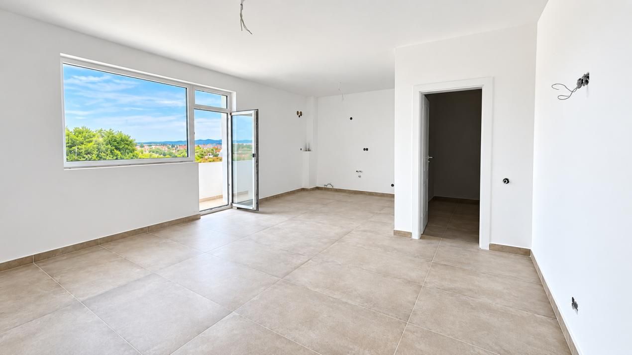 Apartament cu 3 camere și 2 băi, plus balcon – fotografia 1 din 6