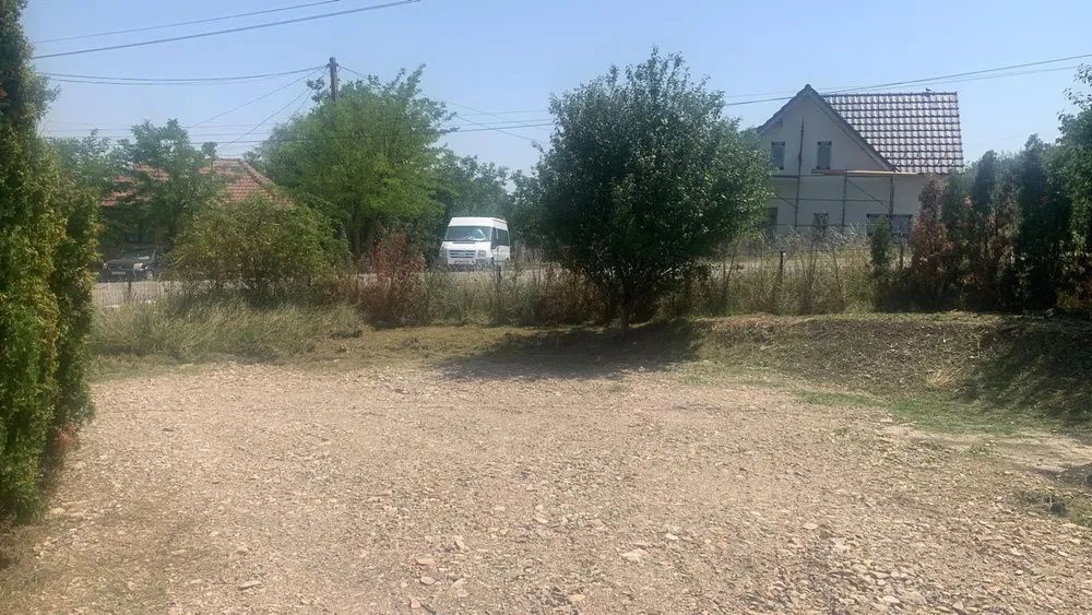 Teren si casa suprafata de 713 mp , zona : Deusu – fotografia 3 din 4