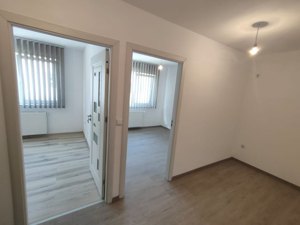 Clădire multifuncțională de vânzare – 24 locuinte, curte, randament ridicat – fotografia 20 din 28
