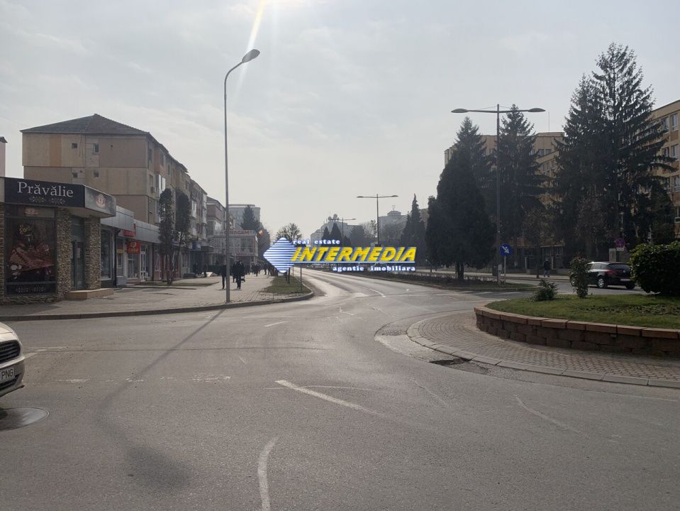 Spatiu comercial 35 mp. de vanzare in Cetate cu vad foarte bun – fotografia 2 din 3
