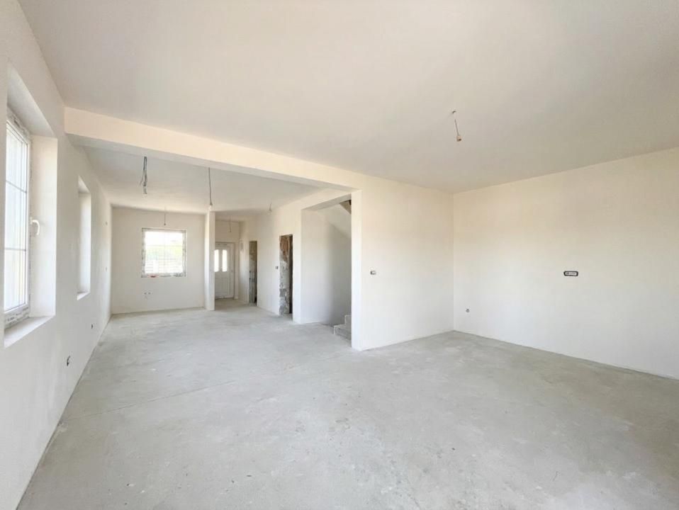 Duplex 4 camere pozitie excelenta - Mosnita Veche – fotografia 1 din 13