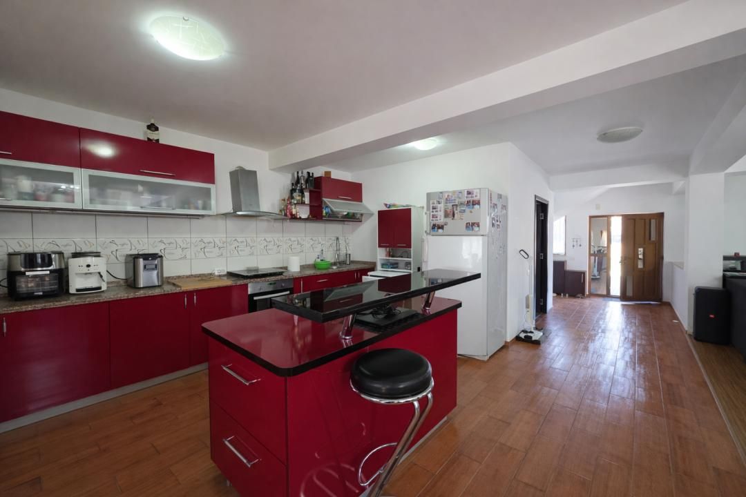 Casă în Domnești cu toate utilitățile și gata de mutare – fotografia 4 din 14
