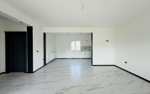 Duplex despartit prin camera tehnica, 3 camere - Beregsau Mare