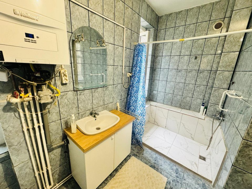 Garsoniera la vila, parter inalt, curte comuna in Parcul Sub Arini. – fotografia 5 din 7