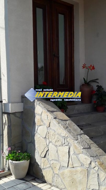 Casa de vanzare renovata complet  in Alba Iulia zona Centru 1200 mp Teren – fotografia 1 din 18