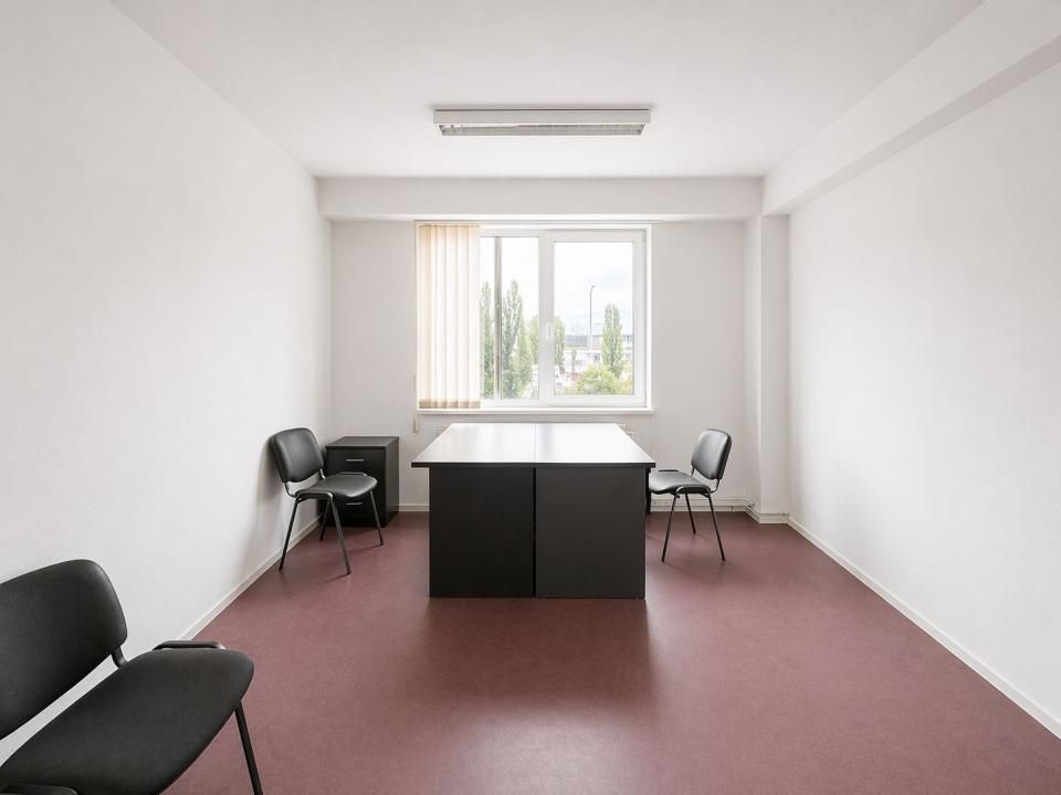 Cladire de birouri cu spatiu de productie de vanzare, Oradea, Bihor – fotografia 1 din 6