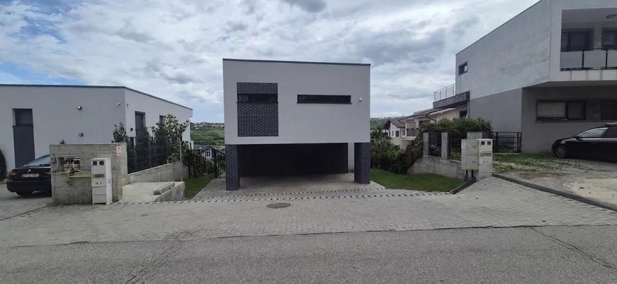Apartament pe două niveluri cu grădină, 160 mp – Str. Edgar Quinet – fotografia 1 din 6