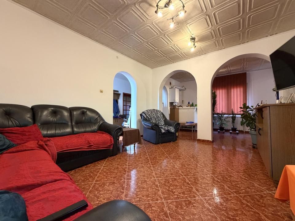 Casa individuala 6 camere, 165 mp utili, 641 mp teren - Ghiroda – fotografia 2 din 15