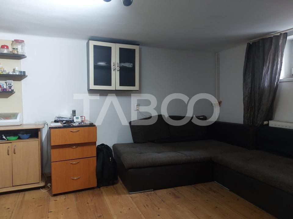 Casa mica 3 dormitoare curte mica 60 mp zona Lupeni Sibiu – fotografia 8 din 13