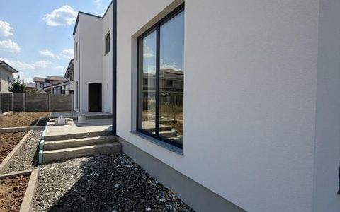 Duplex 4 camere, parter+etaj, 104mp utili, 270mp teren in Giroc