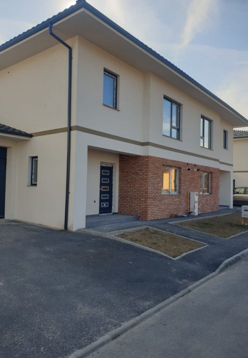 Casa cu 4 camere, 130 mp utili, 216 mp de teren , str. Crisan, loc. Floresti – fotografia 1 din 8