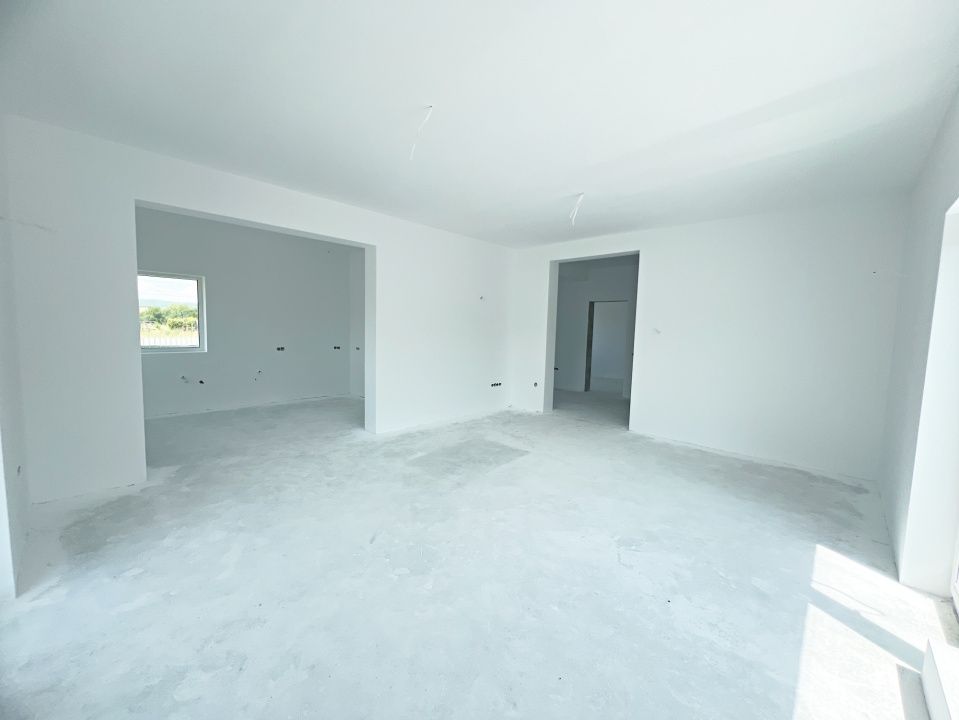 Casă single în Cristian, Sibiu - 4 Camere, 2 Terase, Teren 486 – fotografia 13 din 41
