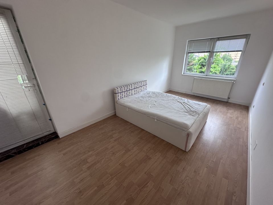 CASA DE INCHIRIAT I 4 CAMERE I 2 BAI I BUCATARIE I CETATE I NEMOBILATA – fotografia 12 din 18