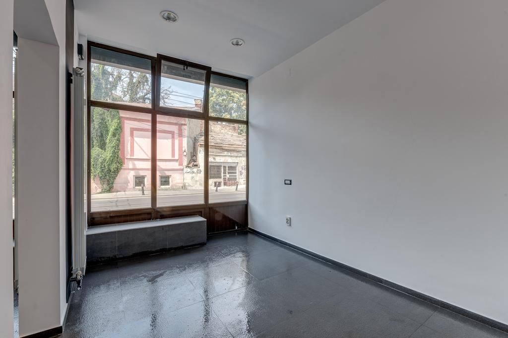 Spatiu comercial | Lizeanu | 2 Vitrine | Centrala – fotografia 1 din 10
