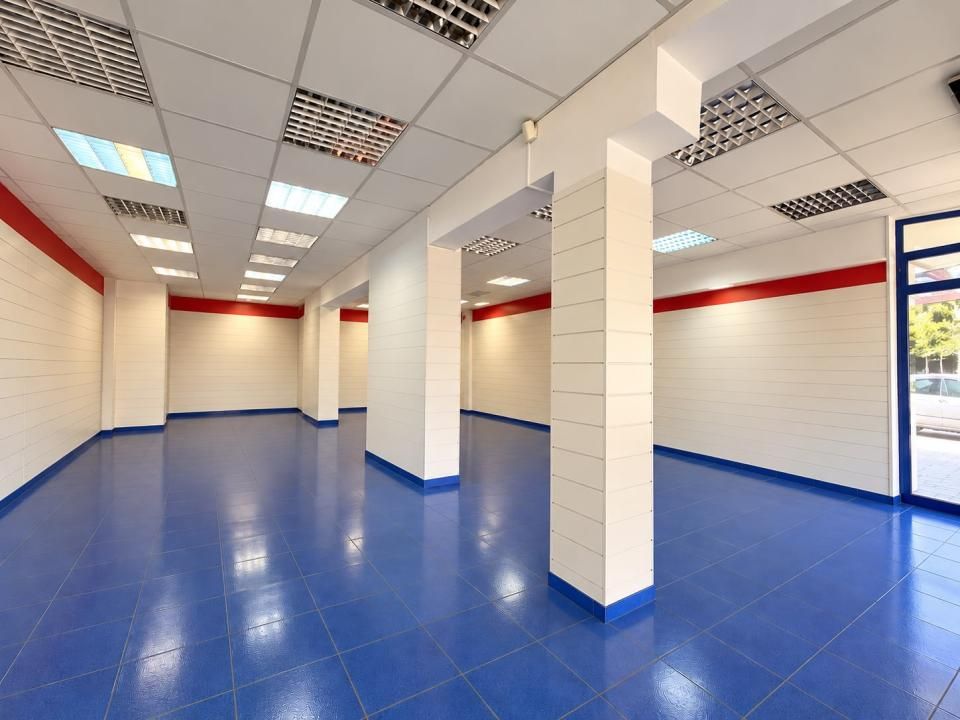 Spatiu comercial de inchiriat in Oradea, vad comercial intens si vizibilitate – fotografia 1 din 5