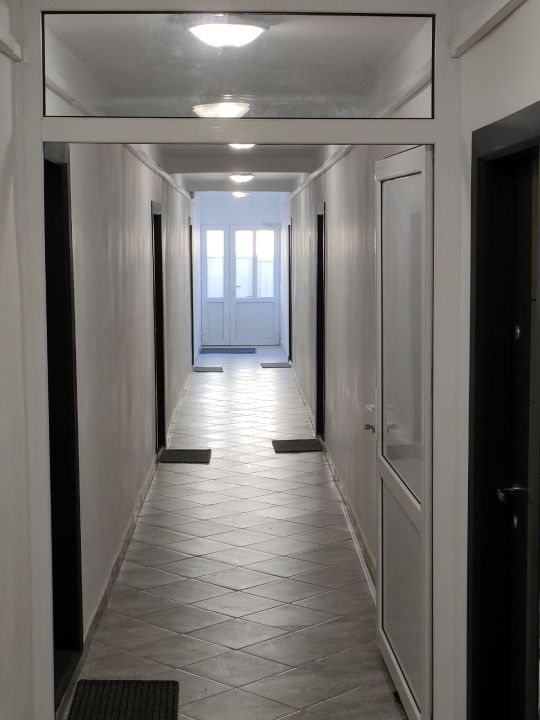 Clădire multifuncțională de vânzare – 24 locuinte, curte, randament ridicat – fotografia 28 din 28