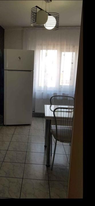 Inchiriere apartament 3 camere Central – fotografia 3 din 6