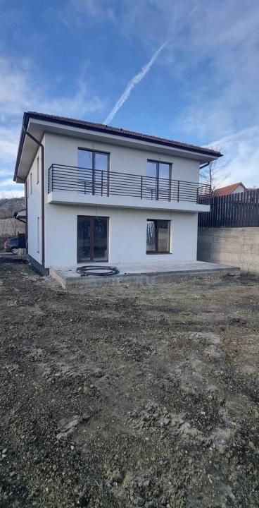 Casă de vânzare în Dezmir locație liniștită, compartimentare practică – fotografia 2 din 5