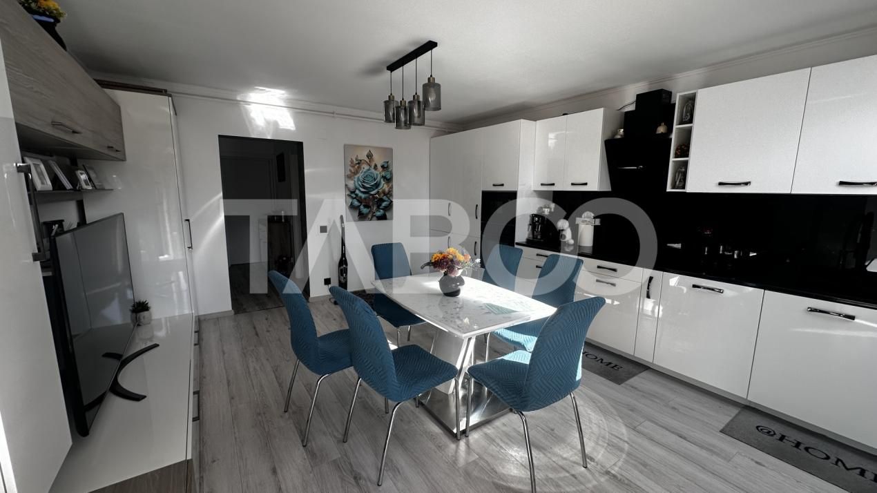 Apartament de vanzare 3 camere decomandate loc parcare Selimbar – fotografia 2 din 8