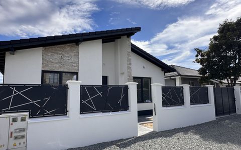 Casa individuala moderna, 4 camere, 102 mp, teren 423 + panouri fotovoltaice