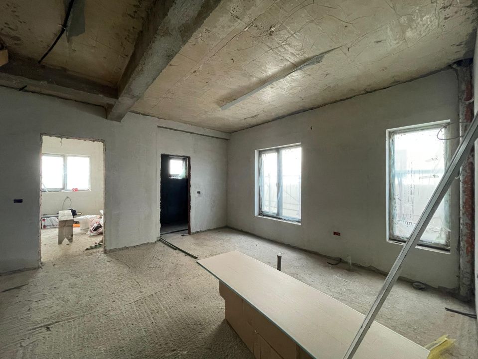 Duplex 5 camere despartit prin garaj - Mosnita Noua – fotografia 1 din 12