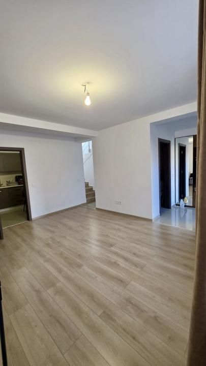 Casă tip duplex de vânzare — zona Capitol, Pitești – fotografia 1 din 12