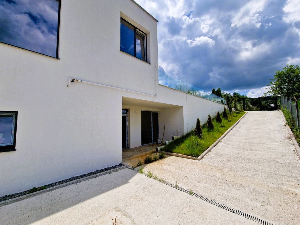 Duplex deosebit cu CF, in zona Wonderland – fotografia 1 din 26