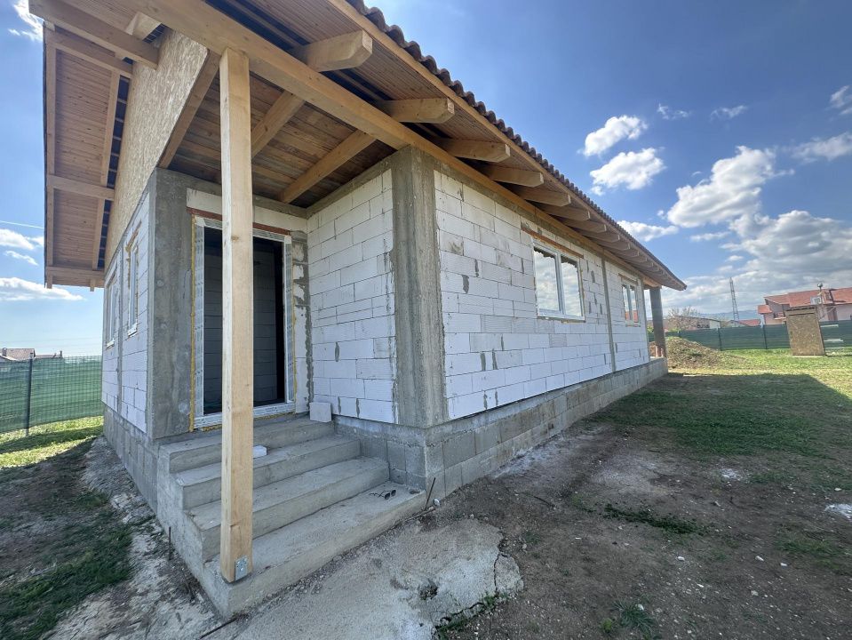 Casa in Rosu Teren 570 mp sau 1134 mp Terasa mare imprejmuit Barabant Alba – fotografia 1 din 21