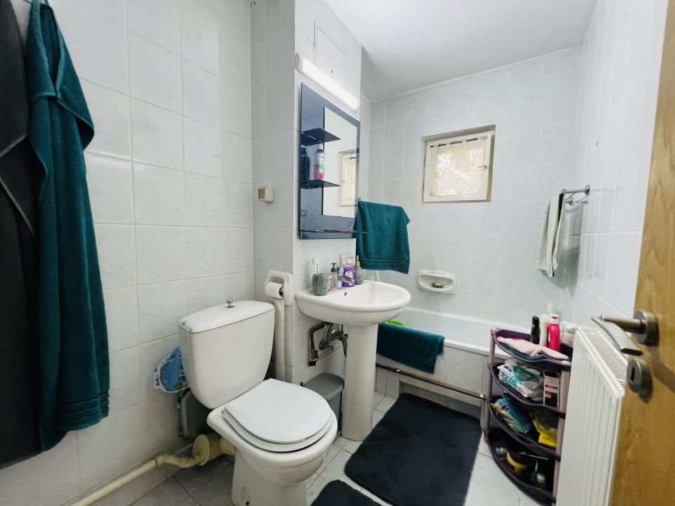 Apartament 3 camere, etaj 3, boxa - zona Torontalului – fotografia 12 din 14
