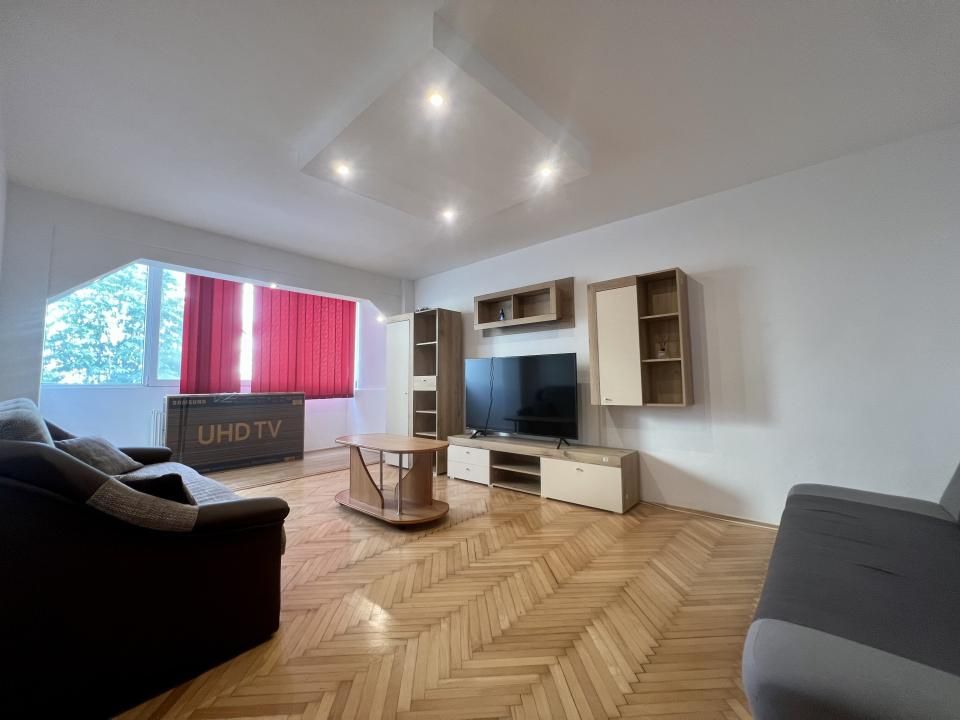 Apartament 4 camere, 77 mp utili, etaj 1, decomandat - zona Liceul Auto – fotografia 2 din 9