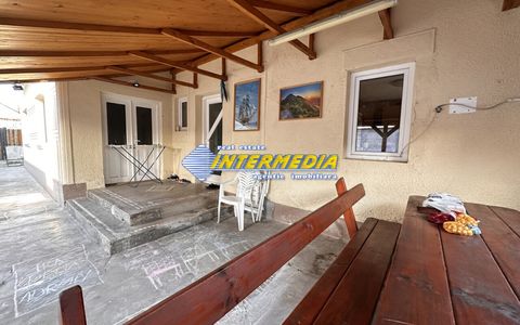 Casa cu 3 camere  in Cetate la asfalt cu 1176 mp Teren