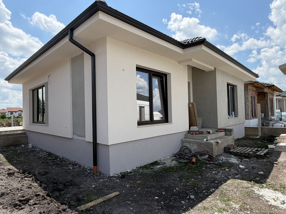 Vanzare Casa Noua 4 camere 2 Bai Terasa S.util 100 mp. Teren 400 mp. Finisata – fotografia 1 din 5